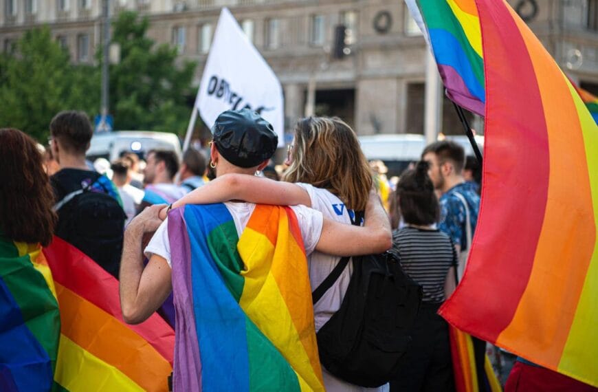 Sejm po&nbsp;raz kolejny uderza w&nbsp;osoby LGBT+