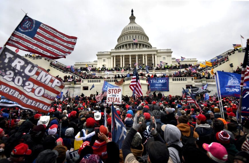 USA na&nbsp;krawędzi: wzrost przemocy, rozłam polityczny i&nbsp;globalna niepewność