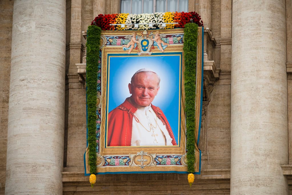 "Papież w każdym oknie". Kim dla młodych osób jest Jan Paweł II?
