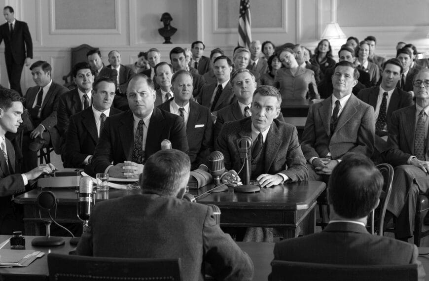 „Stałem się śmiercią, niszczycielem światów” – recenzja filmu „Oppenheimer”