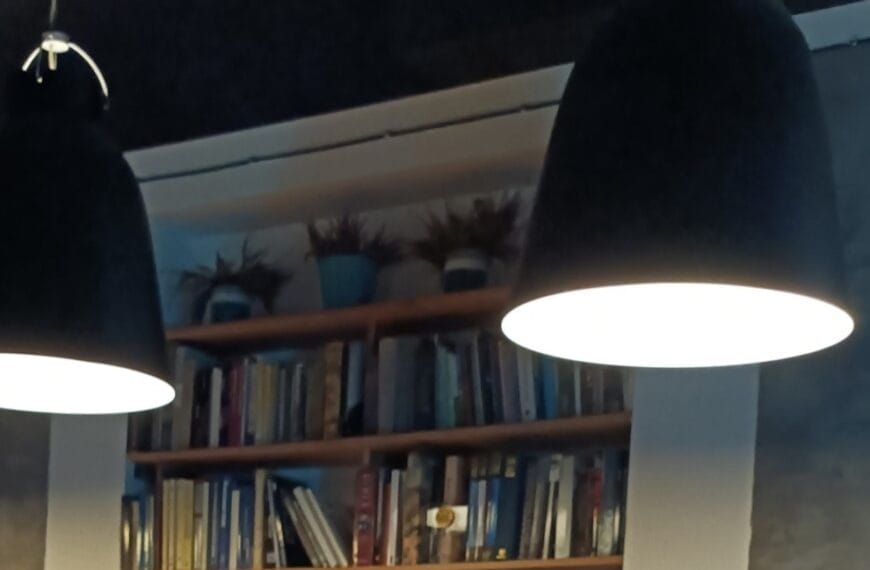 Tajemniczy debiutant czy&nbsp;znany autor pod&nbsp;pseudonimem?