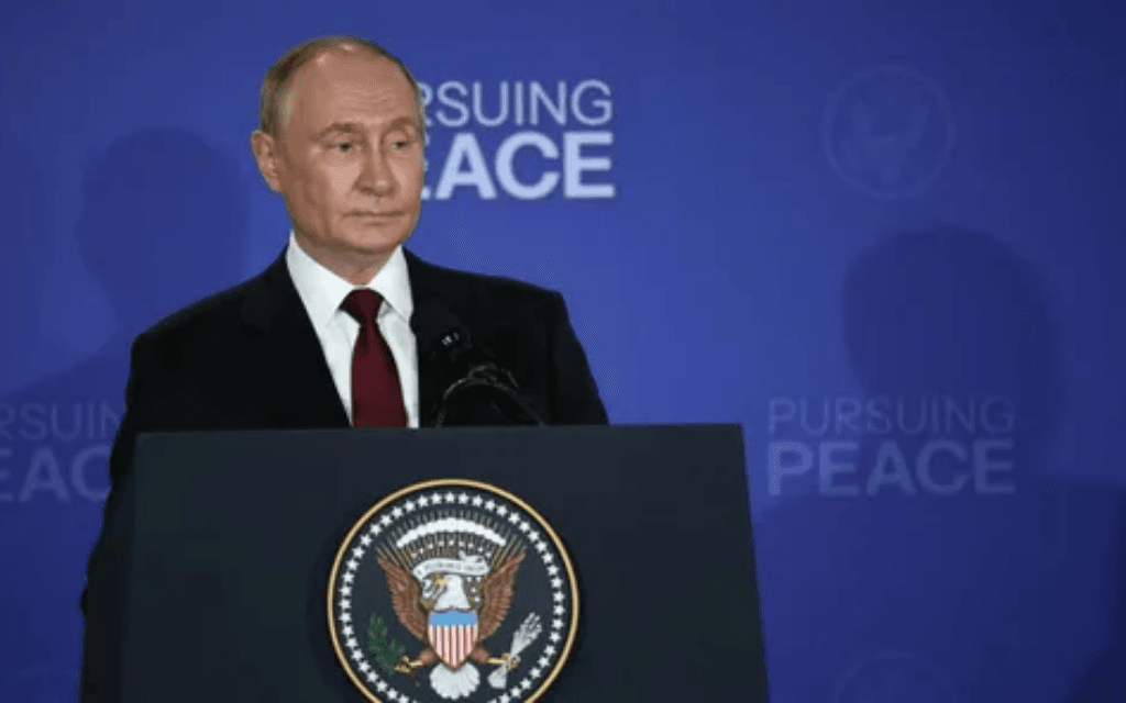 Władimir Putin w czasie konferencji prasowej po rozmowach z Donaldem Trumpem