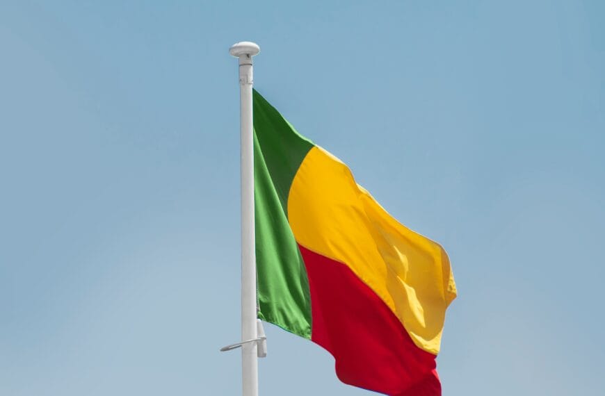 Zamach stanu i&nbsp;pozorna sukcesja władzy w&nbsp;Beninie